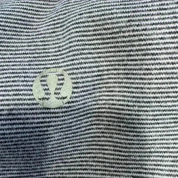 Lululemon tank with build in bra racer back lavender & gray excellent size 4 - Picture 8 of 8